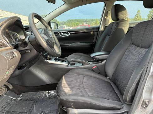 Used 2018 Nissan Sentra SV FWD image 2