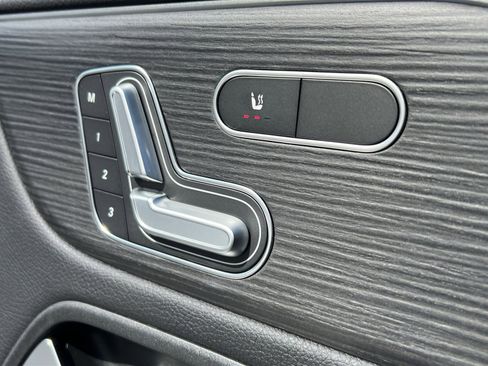 New 2026 Mercedes-Benz GLB 250 4MATIC image 33