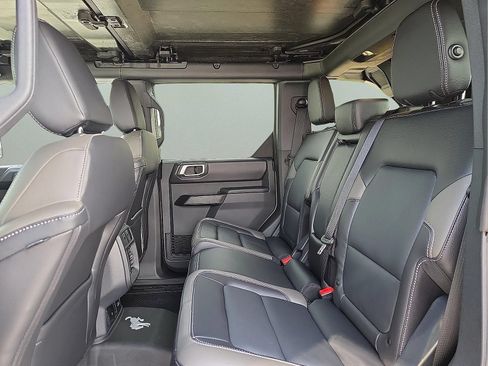 Used 2025 Ford Bronco Outer Banks w/ Sasquatch Package AWD/4WD image 10