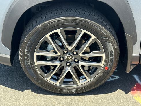 New 2026 Toyota Corolla Cross XLE w/ Convenience Package FWD image 5