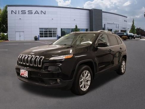 Used 2017 Jeep Cherokee Latitude w/ Comfort/Convenience Group AWD/4WD image 5