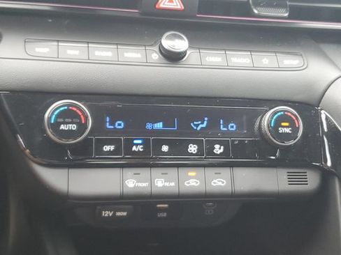 Used 2025 Hyundai Elantra SEL FWD image 28