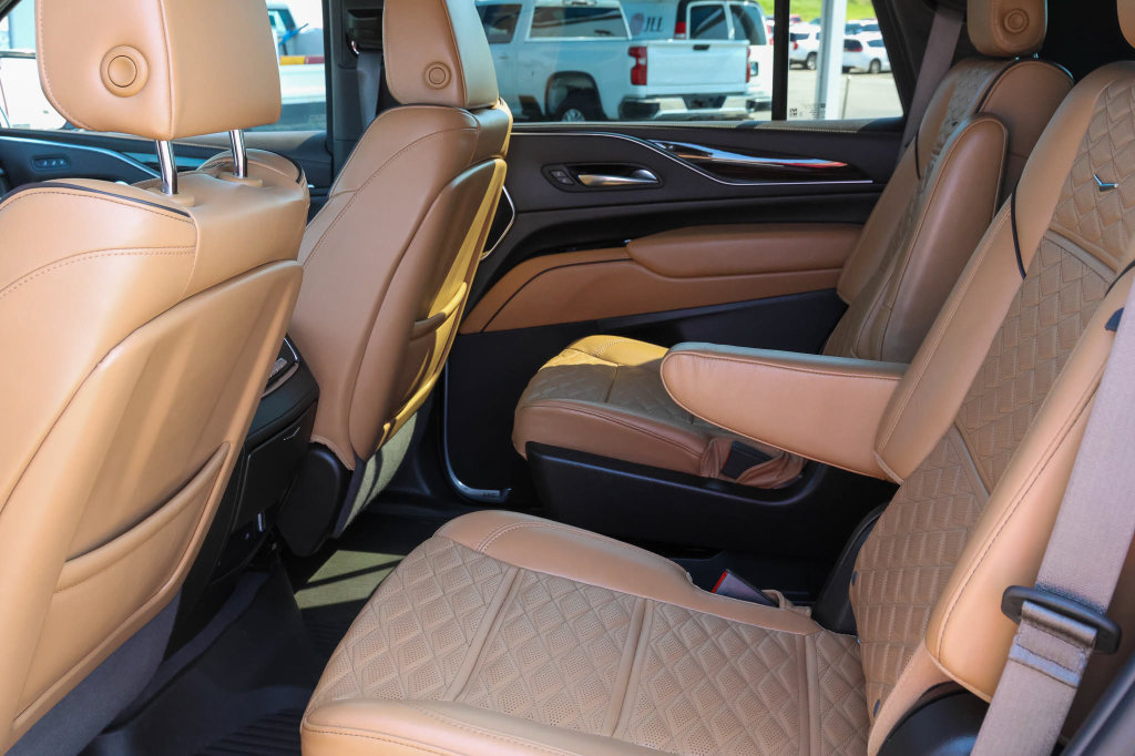 Used 2022 Cadillac Escalade Sport w/ Touring Package AWD/4WD image 18