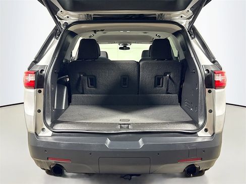 Used 2020 Chevrolet Traverse LT image 23