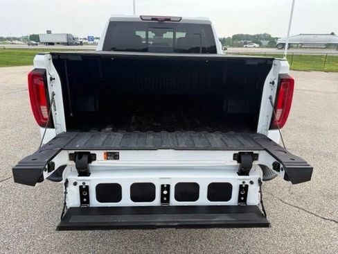 Used 2024 GMC Sierra 1500 AT4 w/ Technology Package AWD/4WD image 9