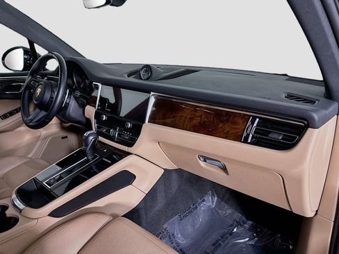 Certified 2023 Porsche Macan AWD/4WD image 32