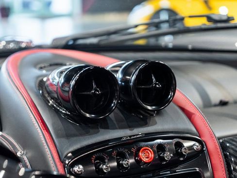 Used 2017 Pagani Huayra image 25