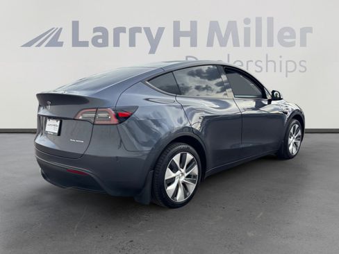 Used 2023 Tesla Model Y Long Range image 5