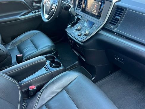 Used 2016 Toyota Sienna SE w/ SE Preferred Package image 19