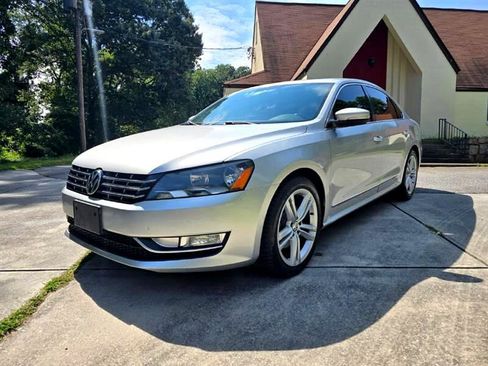 Used 2014 Volkswagen Passat TDI SEL Premium image 2
