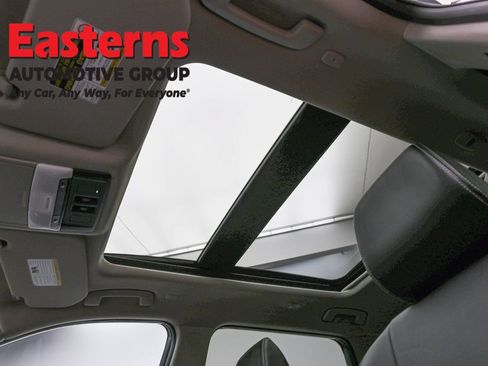 Used 2023 Nissan Rogue SL AWD/4WD image 36