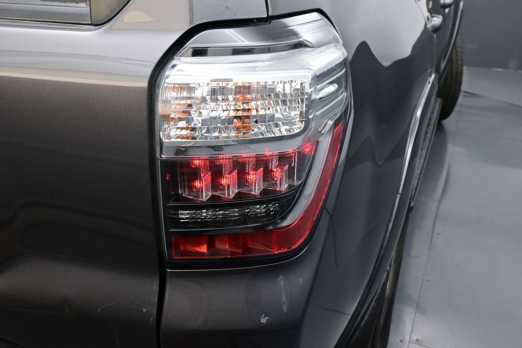 Used 2014 Toyota 4Runner SR5 AWD/4WD image 29