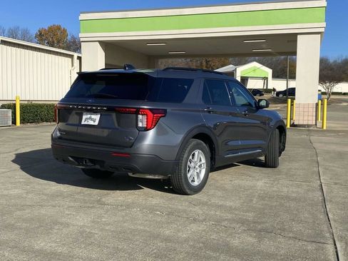New 2025 Ford Explorer Active RWD image 3