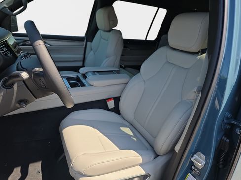 New 2026 Jeep Grand Wagoneer L 4WD image 12