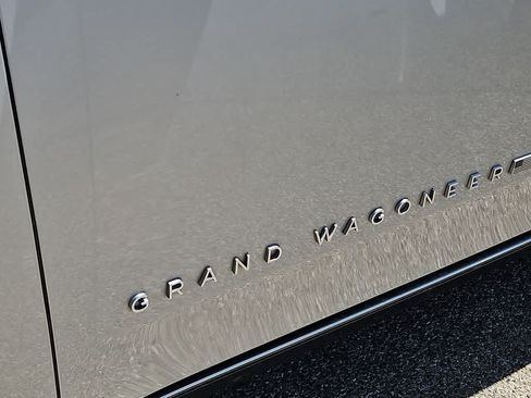 Used 2022 Jeep Grand Wagoneer Series I AWD/4WD image 11