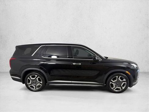 Used 2023 Hyundai Palisade SEL w/ Premium Package FWD image 4