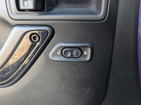 Used 2017 Jeep Wrangler Sahara image 17