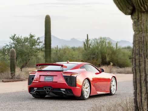 Used 2012 Lexus LFA RWD image 8