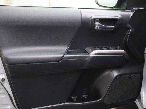 Used 2019 Toyota Tacoma TRD Sport image 15