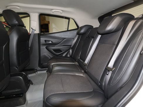 Used 2022 Buick Encore Preferred w/ Safety Package image 23