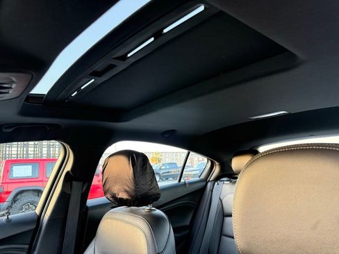 Used 2018 Chevrolet Cruze Premier image 11