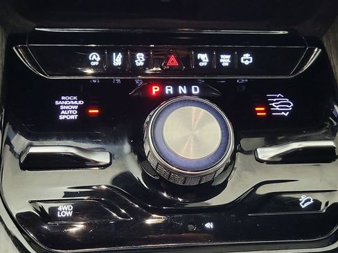 Used 2022 Jeep Wagoneer Series III w/ Flexible Seating Group image 16