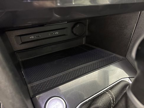 Used 2024 Volkswagen Tiguan SE image 39