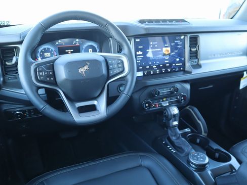 New 2025 Ford Bronco Badlands image 2