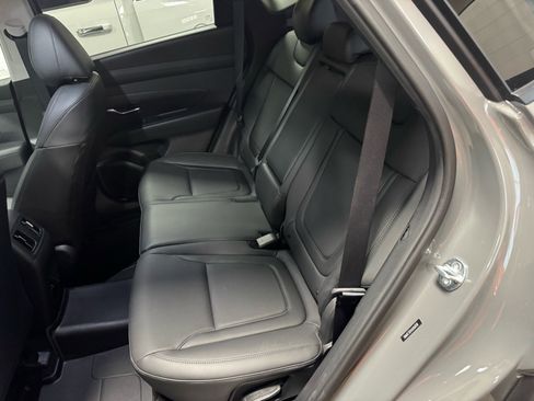 Used 2025 Hyundai Tucson SEL FWD image 11