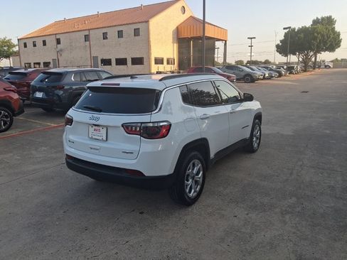 Used 2025 Jeep Compass Latitude AWD/4WD image 7