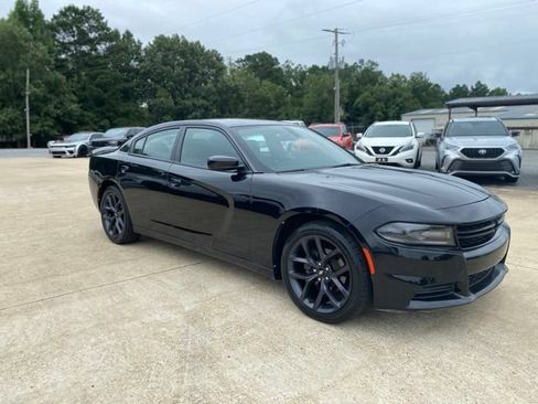 Used 2019 Dodge Charger SXT w/ Blacktop Package RWD image 6