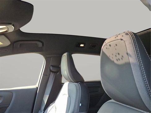 Used 2023 Volvo C40 Recharge Core image 15