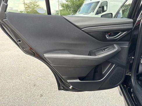 Used 2025 Subaru Outback Premium AWD/4WD image 11