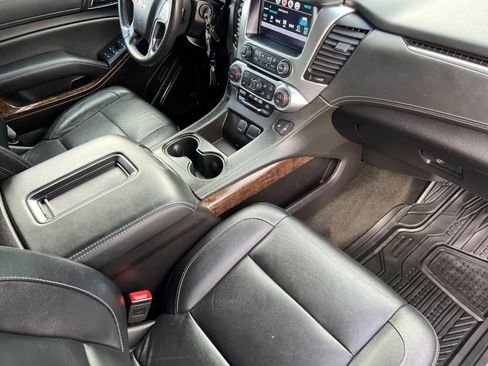 Used 2017 Chevrolet Suburban LT image 17