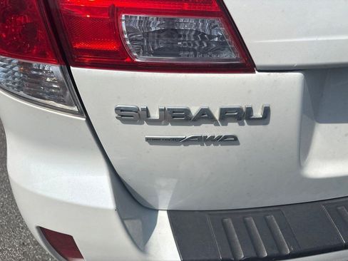 Used 2014 Subaru Outback 2.5i Limited w/ Moonroof Package AWD/4WD image 11