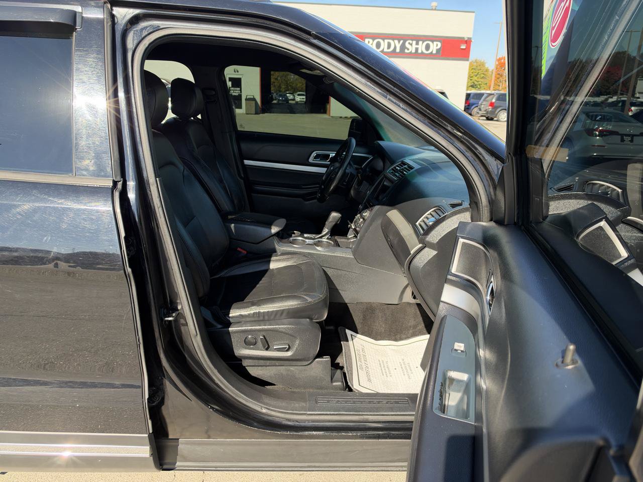 Used 2016 Ford Explorer XLT w/ Equipment Group 202A FWD image 8