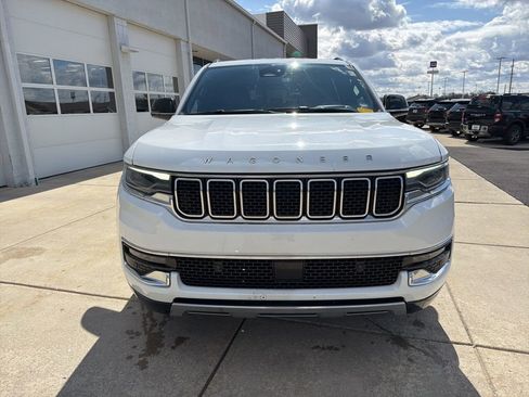 Used 2024 Jeep Wagoneer L Series III w/ Flexible Seating Group image 2