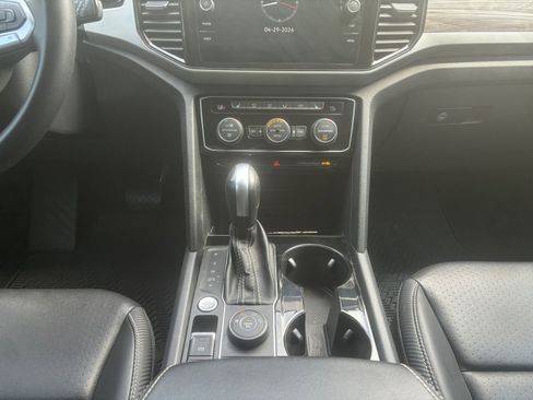 Used 2022 Volkswagen Atlas Cross Sport SE AWD/4WD image 11