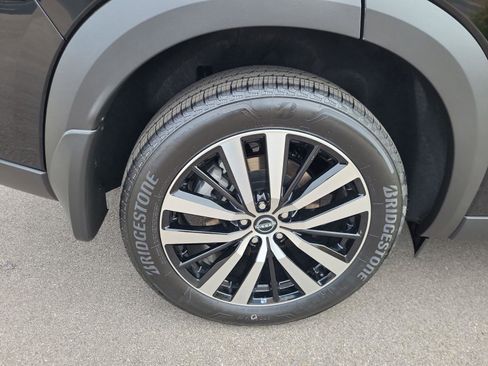 New 2025 Nissan Pathfinder Platinum w/ Black Appearance Package image 31