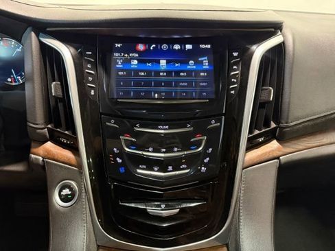 Used 2018 Cadillac Escalade Premium Luxury AWD/4WD image 20
