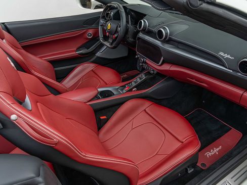 Certified 2020 Ferrari Portofino Base image 42