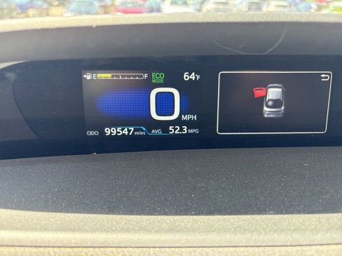 Used 2016 Toyota Prius Four Touring FWD image 4