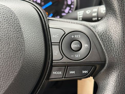 Used 2022 Toyota RAV4 LE AWD/4WD image 13