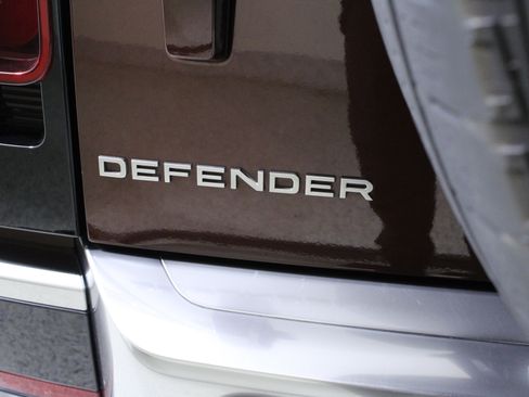 Used 2023 Land Rover Defender 130 S image 9