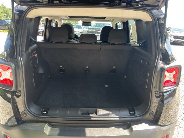 Used 2023 Jeep Renegade Latitude w/ Sun/Sound Group AWD/4WD image 14