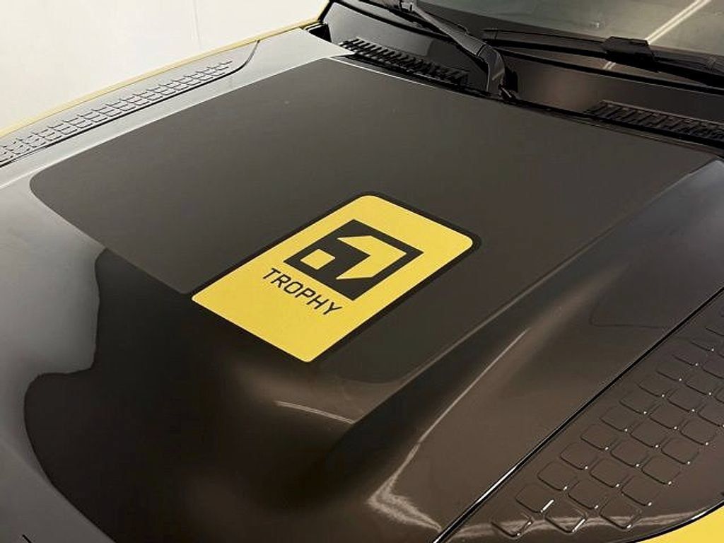 New 2026 Land Rover Defender 110 AWD/4WD image 15