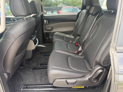 Used 2026 Kia Carnival FWD image 23