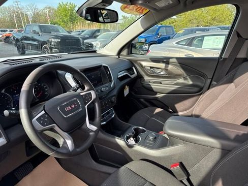 Used 2024 GMC Terrain SLE w/ Elevation Edition FWD image 10