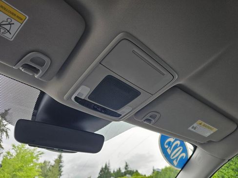 Used 2025 Honda Pilot EX-L image 32