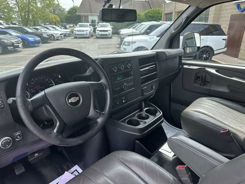 Used 2015 Chevrolet Express 2500 image 15